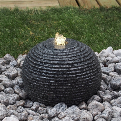 Stufenkugel mit Bohrung 35 cm., Granit dunkelgrau